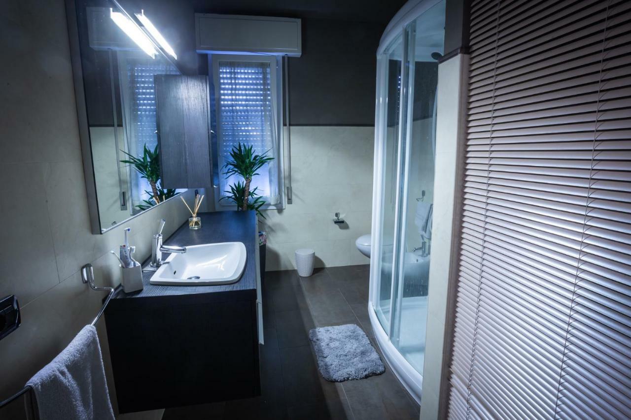 Cinematic Modern Flat, 100 Mt Da Ospedale Apartment Ravenna Exterior photo